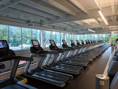 24/7 gym (illustrative photo)